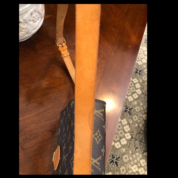 Authentic vintage LOUIS VUITTON Monogram Canvas Cartouchierre MM Shoulder Bag - Picture 11 of 14